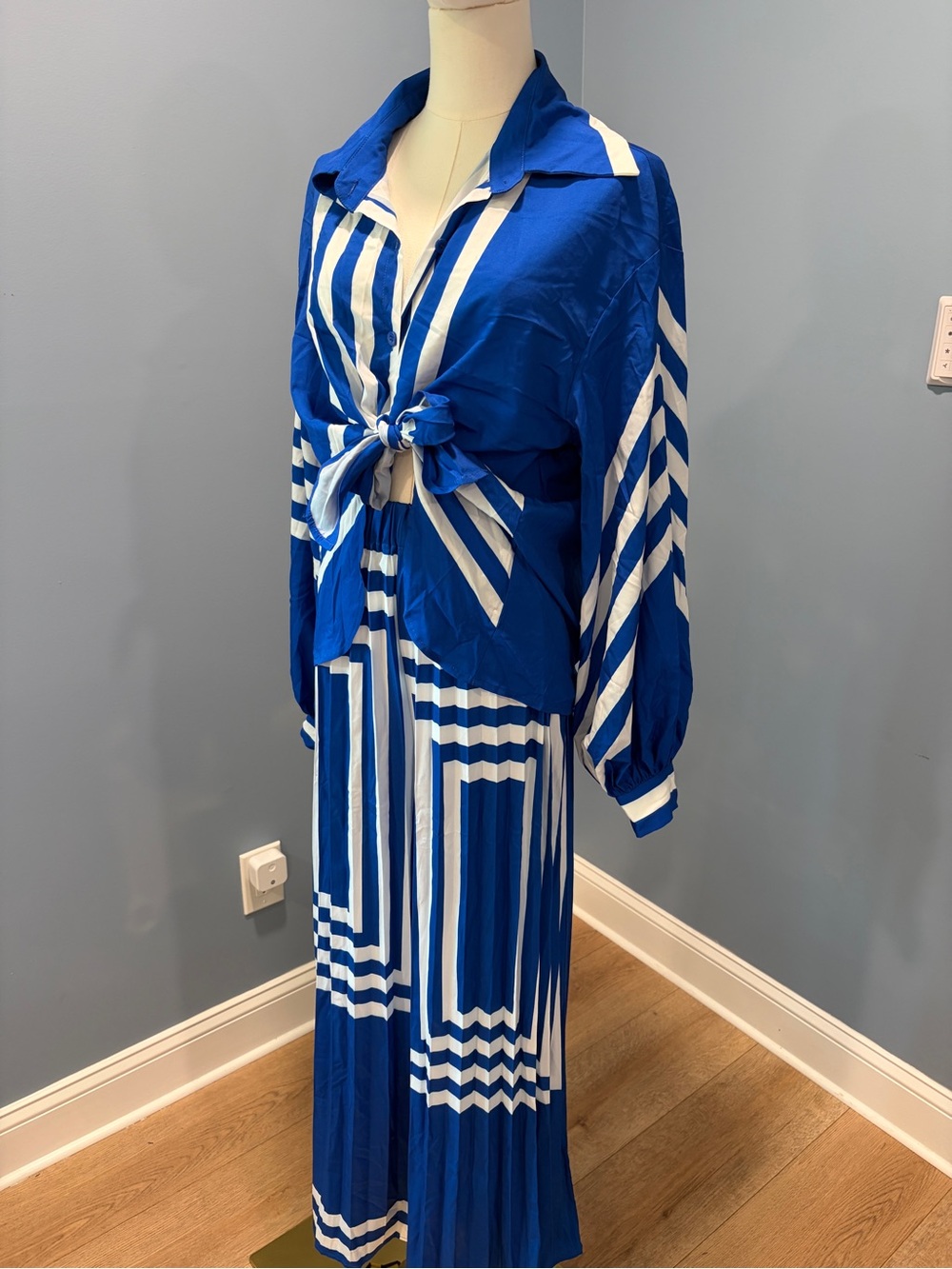 Commense Blue & White Geometric Matching Set NWT Medium - Picture 2 of 12